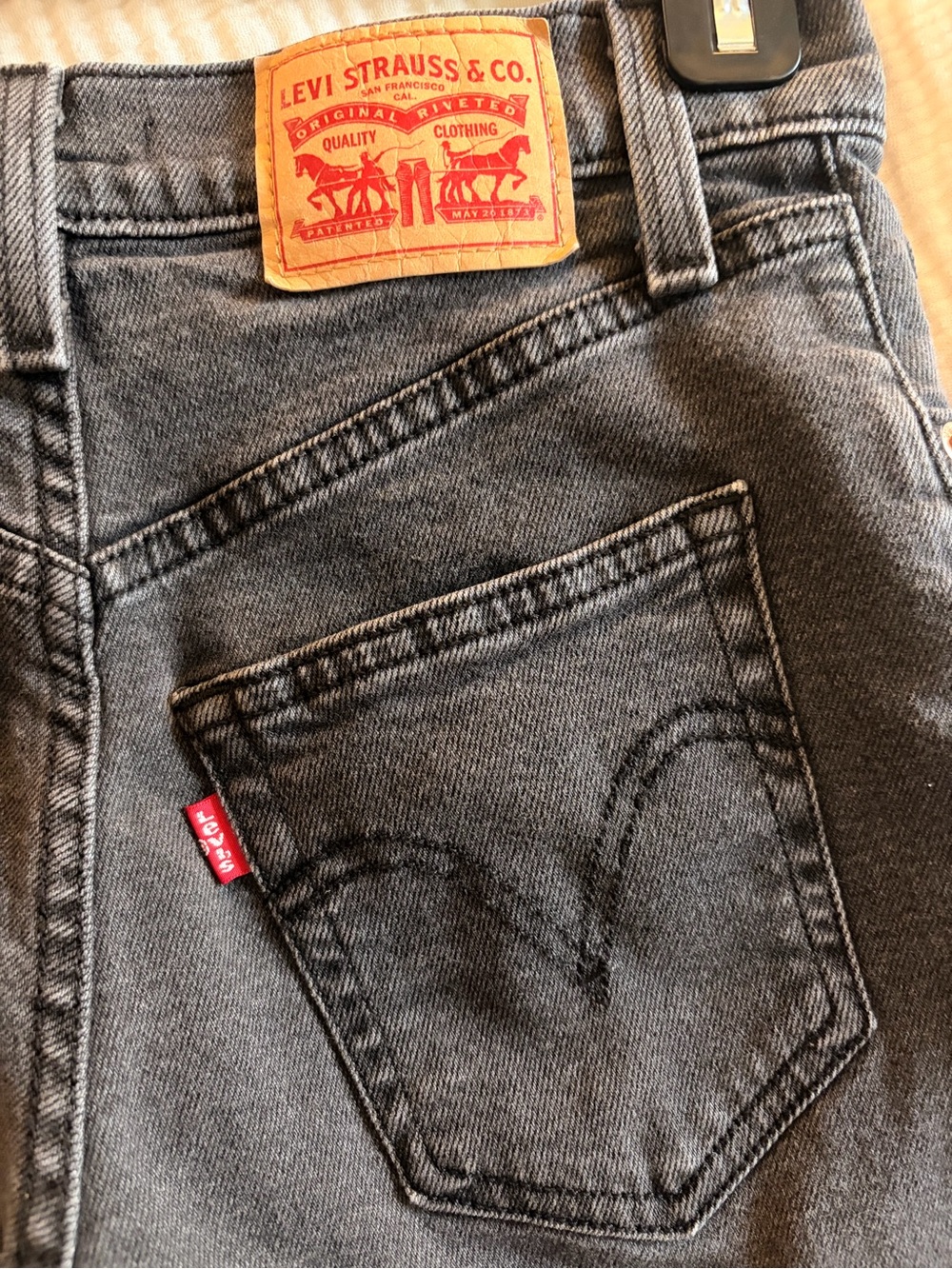 Levi’s Ribcage Straight Ankle Jeans Size 25 Black Wash High Rise Button Fly - Picture 4 of 4
